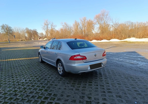 Skoda Superb cena 23000 przebieg: 335000, rok produkcji 2012 z Kołaczyce małe 22